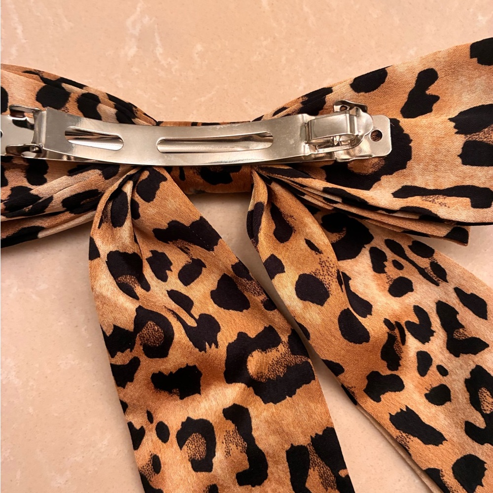 PacSun Leopard Print Hair Bow tie clip trendy viral - Picture 2 of 3